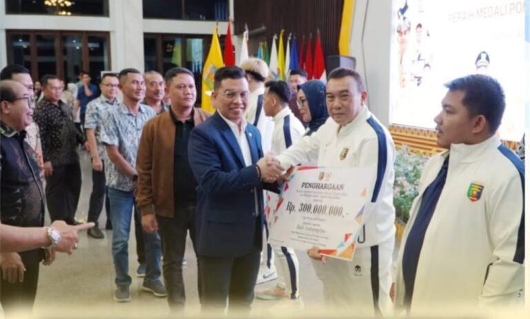 PEMBERIAN PENGHARGAAN, PEMBINAAN ATLET DAN PELATIH PERAIH MEDALI PADA PON XXXI/2024 ACEH-SUMATERA UTARA